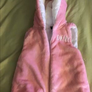 Girl sleeveless vest